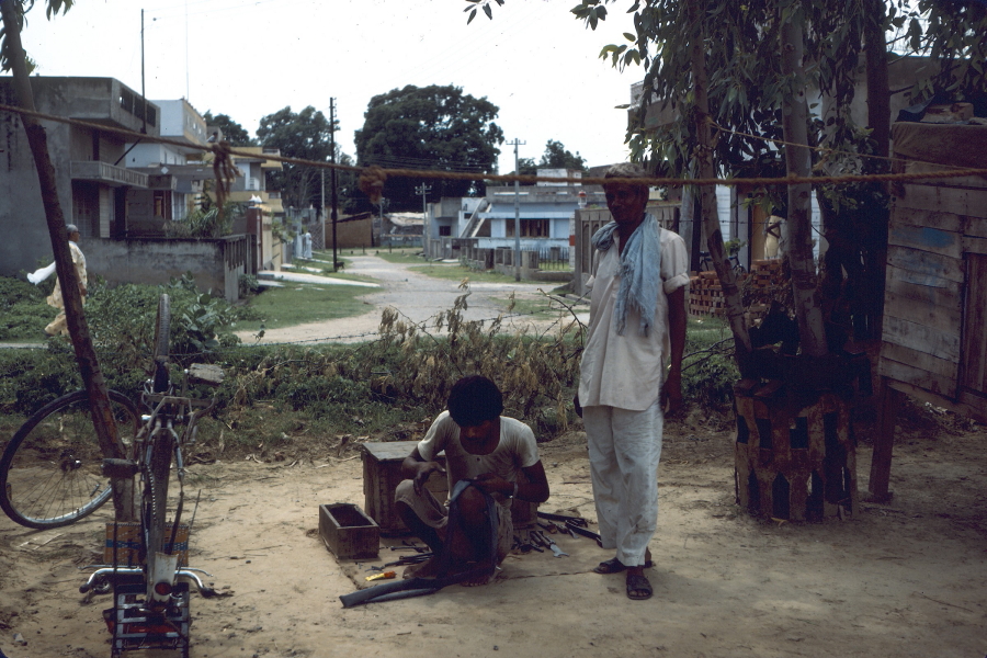 Puncture repair. Rickshaw man on right.