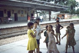 Agra-station-003