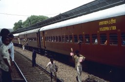 Agra-station-006