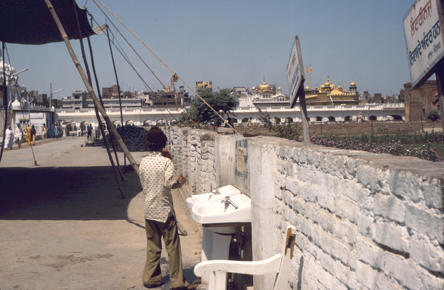 Outdoor washing facilities